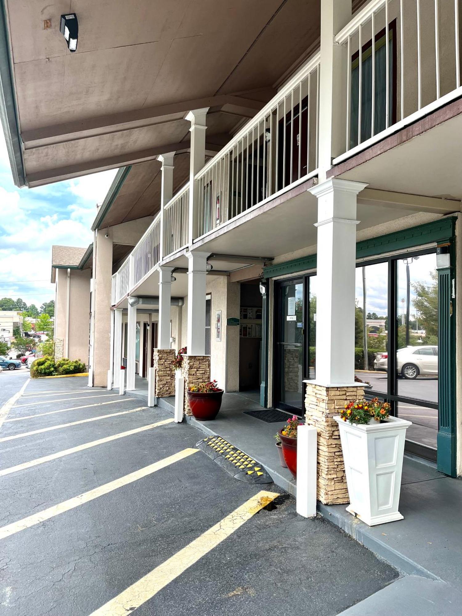 West Bank Inn Augusta Exteriör bild
