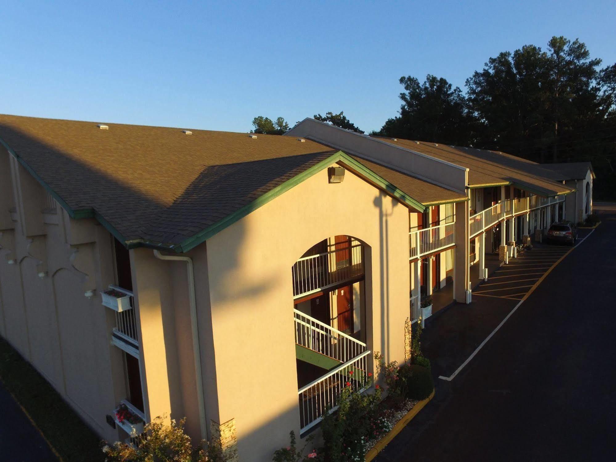 West Bank Inn Augusta Exteriör bild